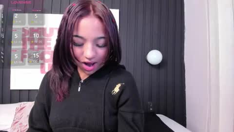 manelyk_evanss online show from November 8, 2025, 11:10 am