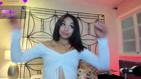 manelyk_evanss online show from February 26, 2026, 6:07 pm