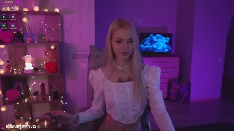 Amelie online show from February 12, 2025, 11:51 pm