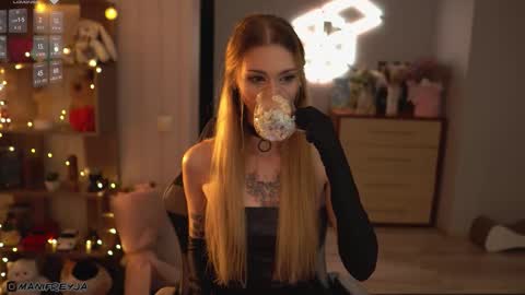 Amelie online show from October 8, 2025, 8:50 pm