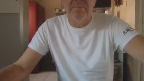 Snapshot of manngrossbite chatting on February 6, 2025, 10:15 am manngrossbite online show from February 6, 2025, 10:15 am