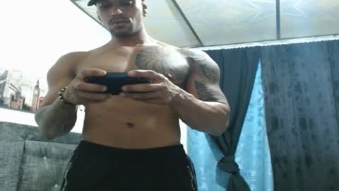 Snapshot of manolofitt chatting on January 12, 2025, 12:18 am Manolo online show from January 12, 2025, 12:18 am