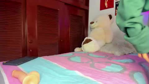 Snapshot of mantis_wine chatting on March 5, 2025, 12:59 am MARY online show from March 5, 2025, 12:59 am