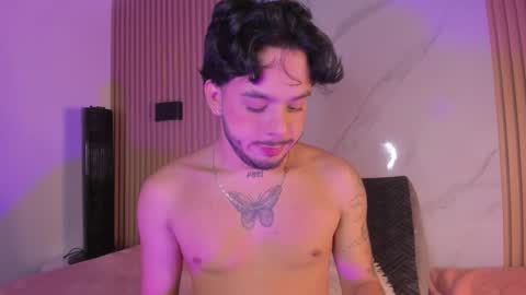 Snapshot of manu_lowe chatting on November 30, 2025, 11:25 am MANUEL Dont forget your thumbs up online show from November 30, 2025, 11:25 am