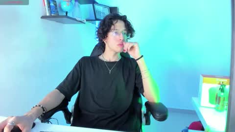 Manuel online show from October 21, 2025, 2:45 am