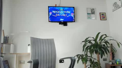 manucute 23  online show from September 24, 2025, 3:37 pm