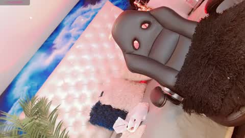 Manuela Kingsley online show from March 4, 2025, 11:19 am