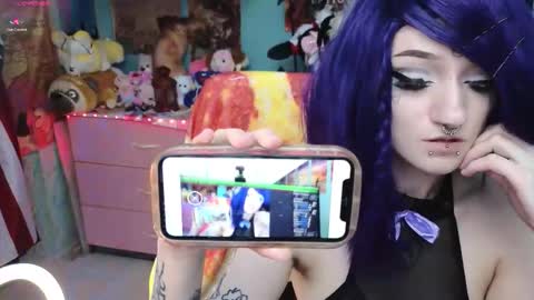 Manuela online show from November 19, 2025, 10:10 pm