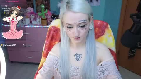 Manuela online show from April 16, 2026, 9:04 pm