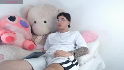 Manuel online show from May 15, 2026, 11:56 pm