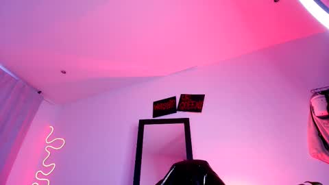 manuevans10 online show from September 18, 2025, 2:19 pm