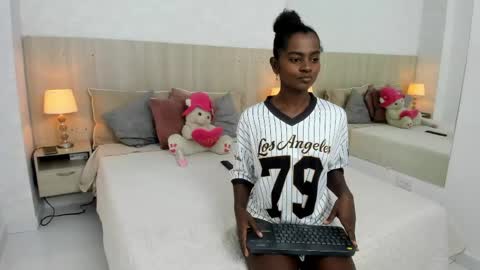 Snapshot of mara_sinclair chatting on June 2, 2026, 7:16 pm Mara Sinclair online show from June 2, 2026, 7:16 pm
