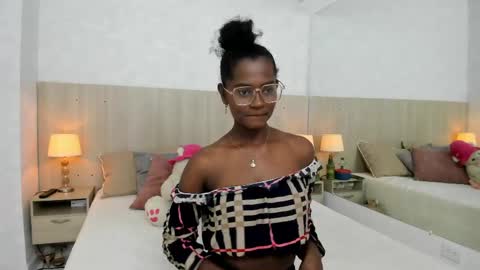 Snapshot of mara_sinclair chatting on June 7, 2026, 7:17 pm Mara Sinclair online show from June 7, 2026, 7:17 pm
