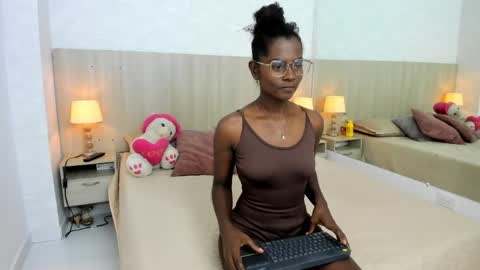 Snapshot of mara_sinclair chatting on June 8, 2026, 7:14 pm Mara Sinclair online show from June 8, 2026, 7:14 pm