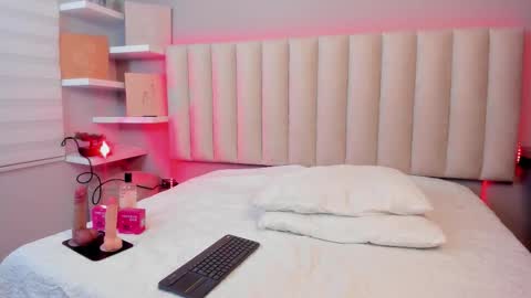 Snapshot of maraia_ford chatting on October 2, 2025, 8:49 pm Mara  online show from October 2, 2025, 8:49 pm