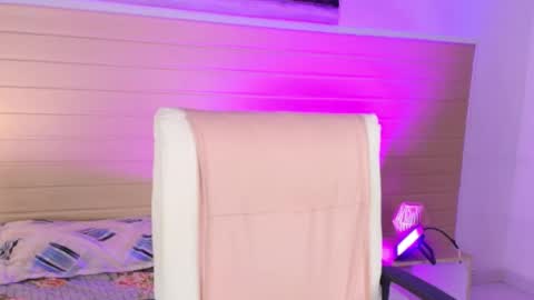 Hi im Mara  online show from April 18, 2026, 7:58 pm