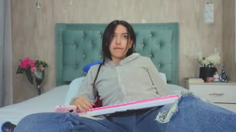 Snapshot of marcelaa_fox chatting on September 20, 2025, 9:16 pm Marcela online show from September 20, 2025, 9:16 pm