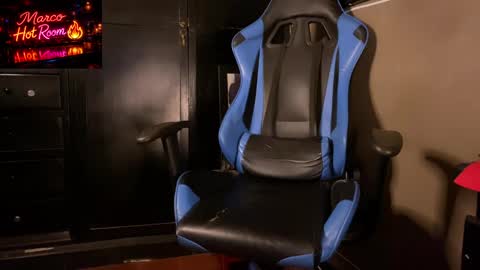 marco_aure online show from April 15, 2026, 11:27 pm