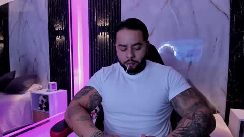 Snapshot of marcus_fit1 chatting on October 14, 2025, 1:17 am Marcus online show from October 14, 2025, 1:17 am