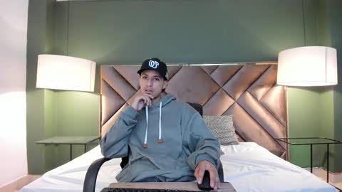 marcus_jeron online show from October 22, 2025, 9:47 pm