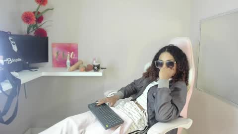 marfilastrom online show from January 15, 2025, 10:17 am