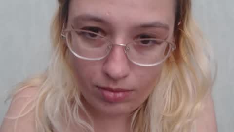 Snapshot of margo_shine chatting on October 21, 2025, 1:01 pm margo_shine online show from October 21, 2025, 1:01 pm