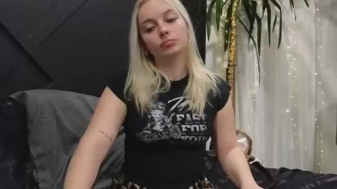 margot_robbie7 online show from February 12, 2025, 3:40 am