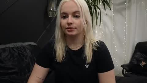 margot_robbie7 online show from March 6, 2025, 4:41 am