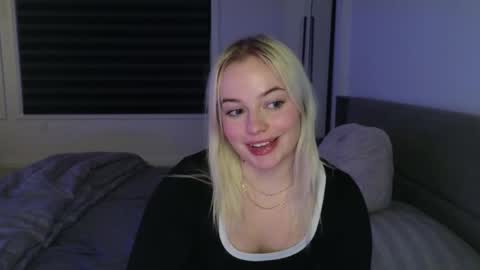 margot_robbie7 online show from November 19, 2025, 12:32 am