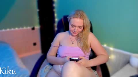 Snapshot of mari_kiku chatting on November 26, 2025, 1:39 am Kiku and Marii - online show from November 26, 2025, 1:39 am