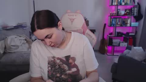 Snapshot of mari_moore7 chatting on February 24, 2026, 8:01 am mari moore online show from February 24, 2026, 8:01 am