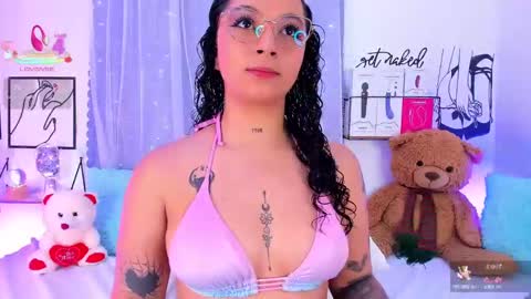 Mari Sweett  online show from November 4, 2025, 5:12 pm