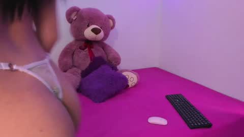 alejita  independent online show from September 12, 2025, 4:29 pm