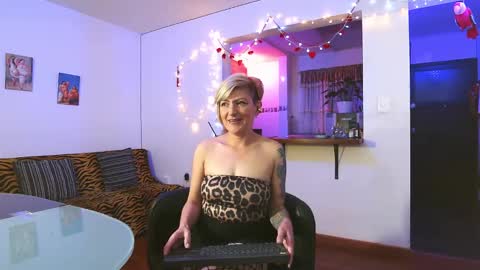 Snapshot of maria_fernandaxxx_ chatting on February 25, 2025, 2:03 am Maria fernanda online show from February 25, 2025, 2:03 am
