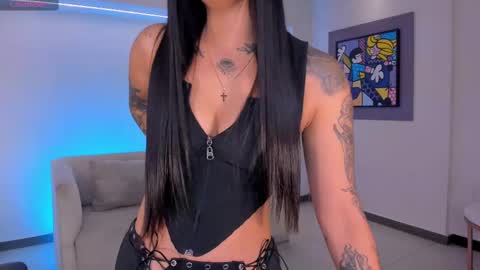 MARIA HERRERA  online show from September 23, 2025, 9:51 pm