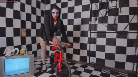 MARIA HERRERA  online show from October 24, 2025, 10:17 pm