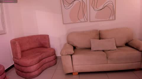 MARIA HERRERA  online show from November 10, 2025, 9:58 pm