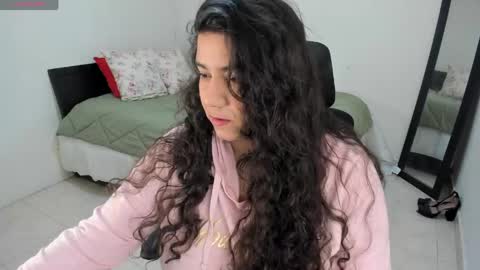   Mariam Castiblanco online show from April 22, 2026, 8:43 pm