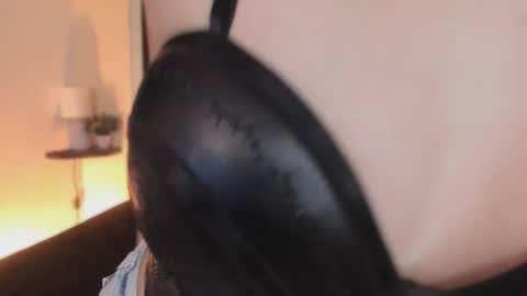 Marian online show from November 13, 2025, 2:43 am