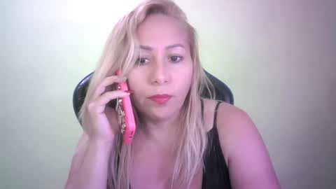 mariana995649 online show from November 20, 2025, 2:06 pm