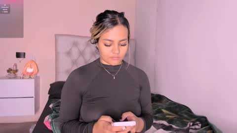 Snapshot of mariana__roe chatting on February 18, 2025, 8:59 am Mariana Roe online show from February 18, 2025, 8:59 am