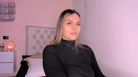 Snapshot of mariana__roe chatting on February 19, 2025, 2:55 am Mariana Roe online show from February 19, 2025, 2:55 am