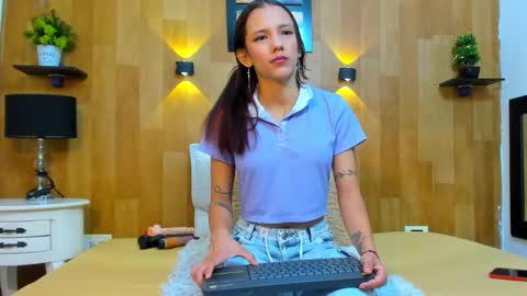 Mariana Angel online show from February 9, 2025, 2:29 pm