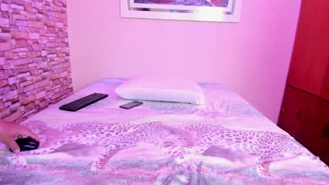 mariana mauricio online show from February 14, 2025, 2:39 am