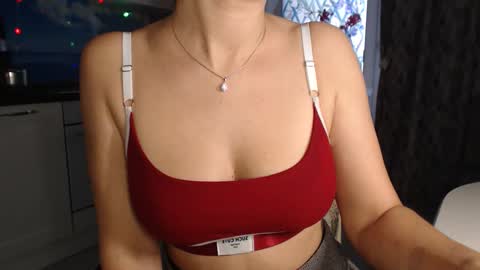 MarianaMur online show from March 6, 2025, 8:52 am