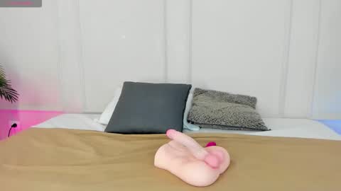 Maria Pettit online show from November 26, 2025, 11:44 am