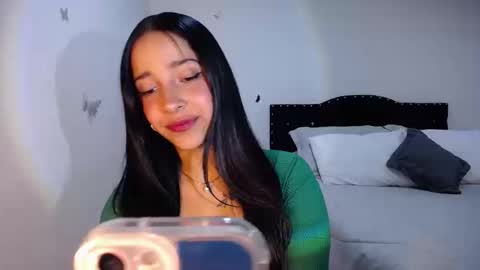 Snapshot of marie_daved chatting on September 24, 2025, 4:05 am Nicolle online show from September 24, 2025, 4:05 am