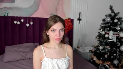 Snapshot of marie_reyes_ chatting on December 12, 2024, 4:48 am Mary 3 online show from December 12, 2024, 4:48 am