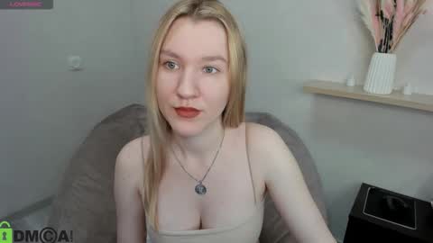 mariel_brown online show from October 8, 2025, 9:18 am