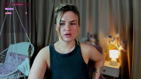 Mariel online show from March 24, 2026, 2:05 am